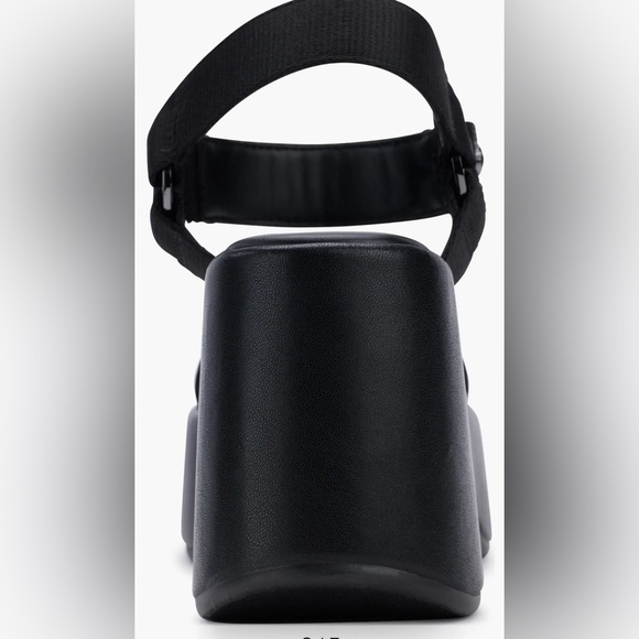 Karl Lagerfeld Kiana Platform Sandal. Ladies 9 - Picture 2 of 12